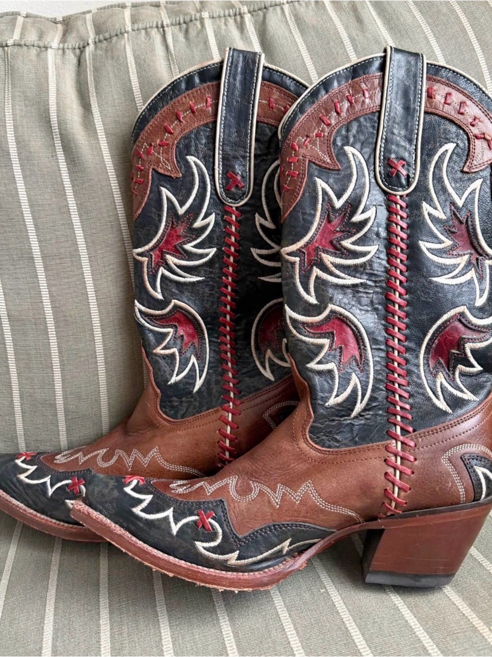 Vintage Tony Lama Vacuero Black and Brown Lace-Up Western Boots with Red Accents